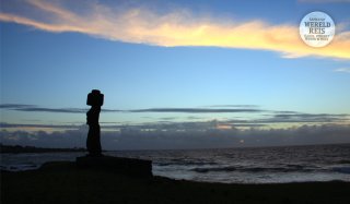 paaseiland-moai-bij-zonsondergang